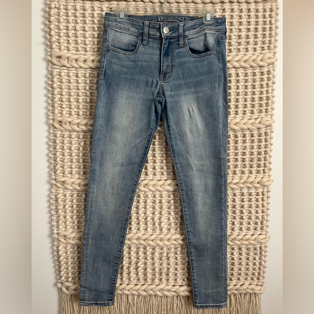 AMERICAN EAGLE Size 6 Skinny Jeans Super Super Stretch Light Wash Jeans